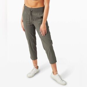Lululemon Dance Studio Mid-Rise Crop Pant Womens size 6